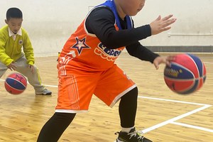 篮球基础训练动作初中生可以做吗